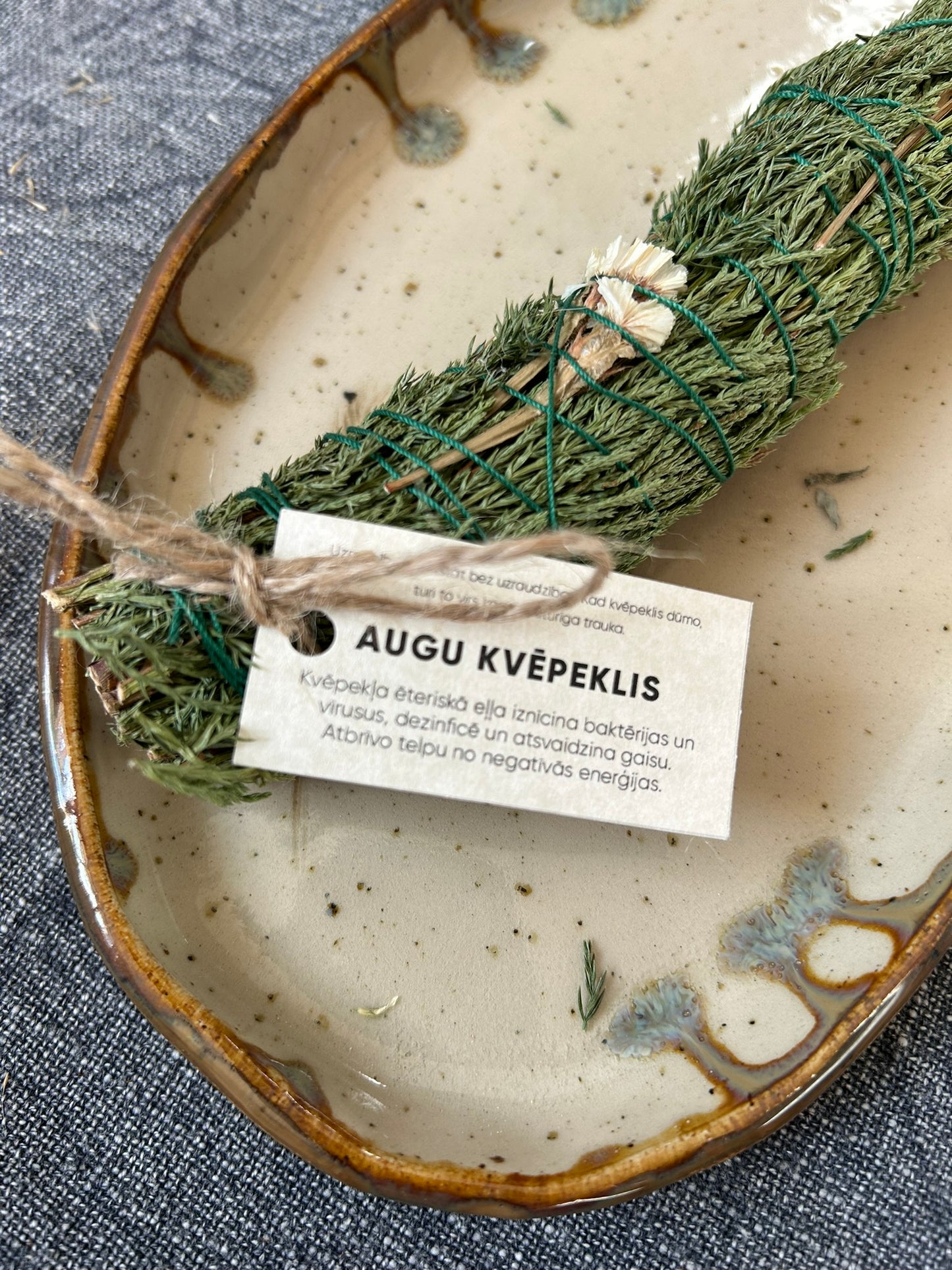 AUGU KVĒPEKLIS