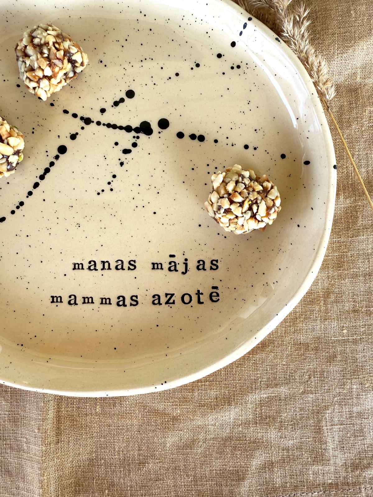 ŠĻAKSTI '..mammas azotē'