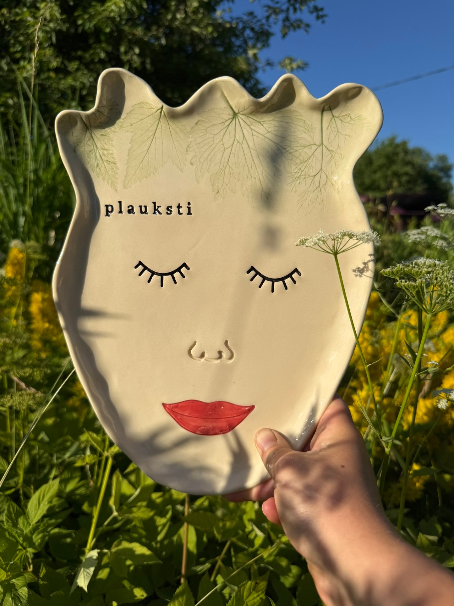 PLAUKSTI & MĪLESTĪBĀ