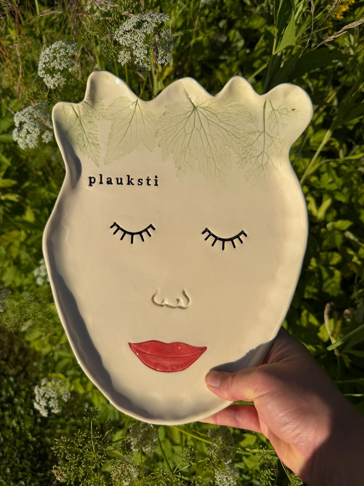 PLAUKSTI & MĪLESTĪBĀ