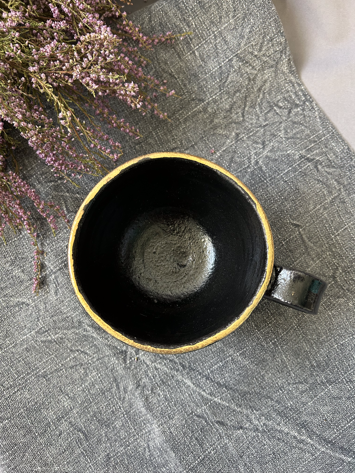 Melnā keramika melnā krūze dāvana sievietei dzimšanas dienā 