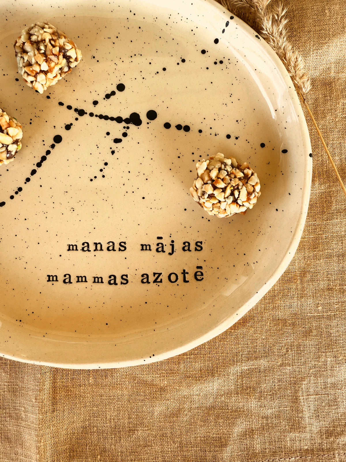 ŠĻAKSTI '..mammas azotē'